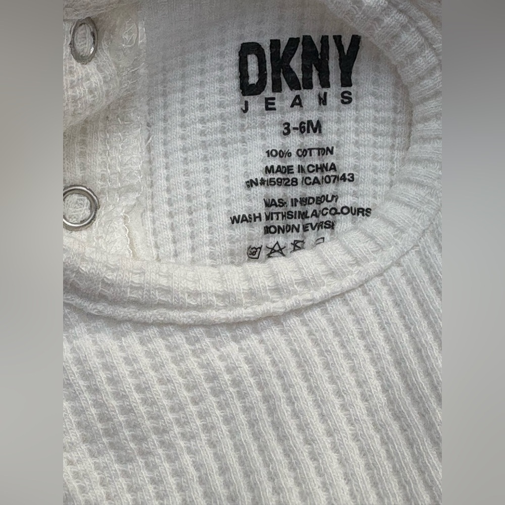 DKNY baby 3 Short Sleeve Tees - White, Brown, Cream size:3-6 months - Picture 7 of 10